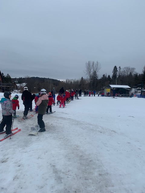 Ski Vorlage - Dévaler les pentes en famille Ski Vorlage - Dévaler les pentes en famille