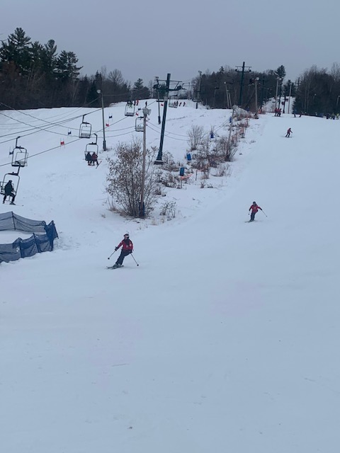 Ski Vorlage - Dévaler les pentes en famille