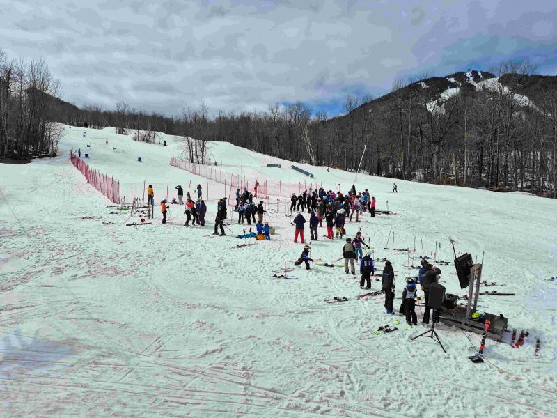 Mont Orford - Le plaisir de skier entre amis (es) Mont Orford - Le plaisir de skier entre amis (es)