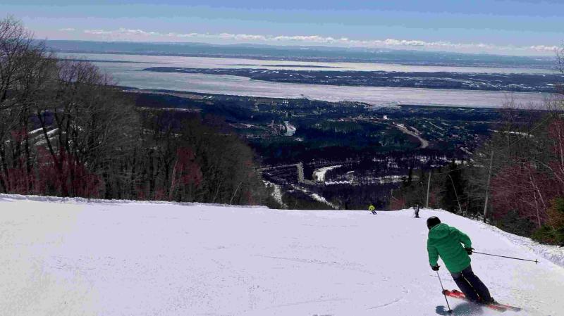 Mont Sainte-Anne -  Pistes merveilleusement travaillés et Soleil présent