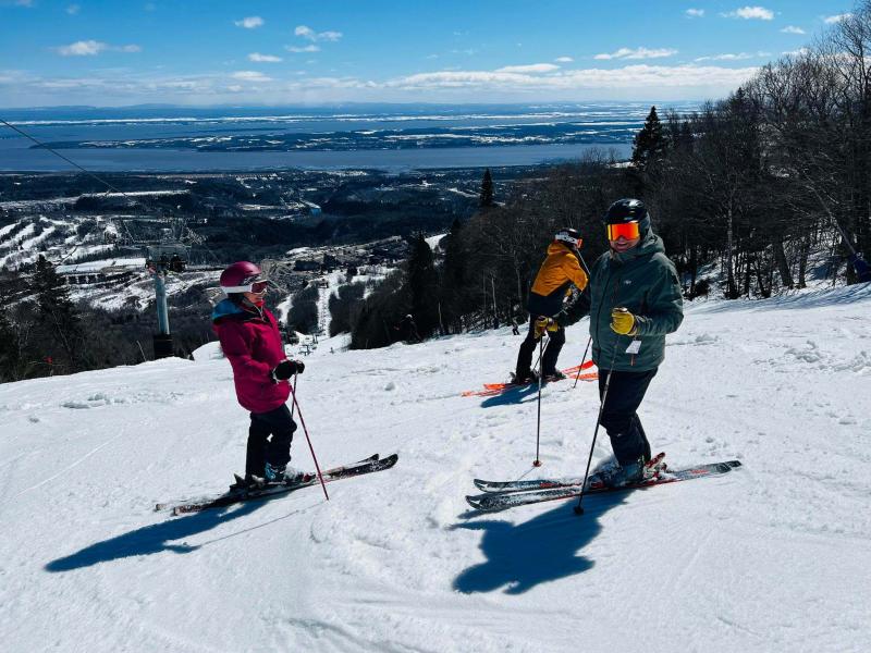 Mont Sainte-Anne - Vive le soleil et la neige de printemps Mont Sainte-Anne - Vive le soleil et la neige de printemps