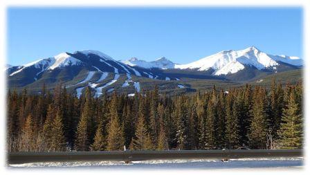 CONDITIONS DE SKI - NAKISKA - ALBERTA - BLACK AND BLUE 
