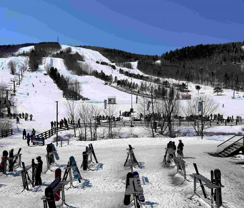 Station Stoneham - Neige lourdes et soleil plus radieux en PM