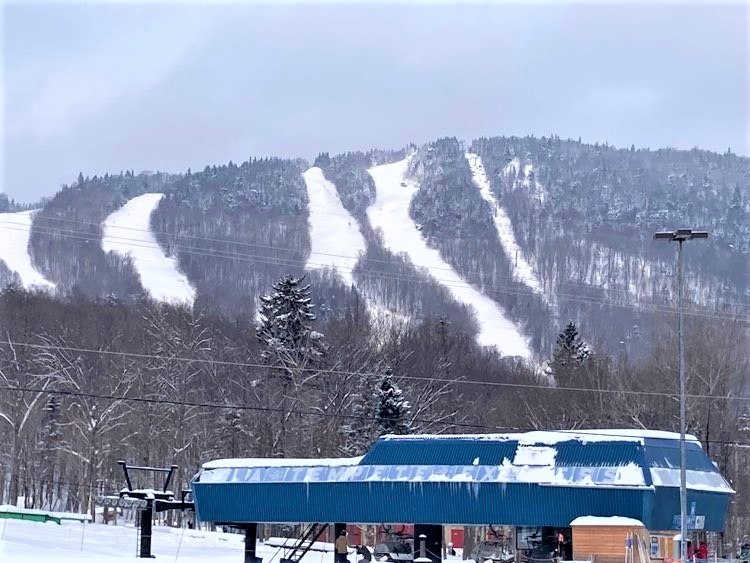 Station touristique Stoneham - Belle amélioration des conditions de glisse