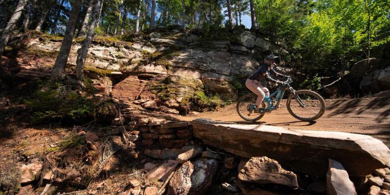  Quand un média spécialisé en vélo de montagne parle de nos sentiers comme étant parmi les plus spec